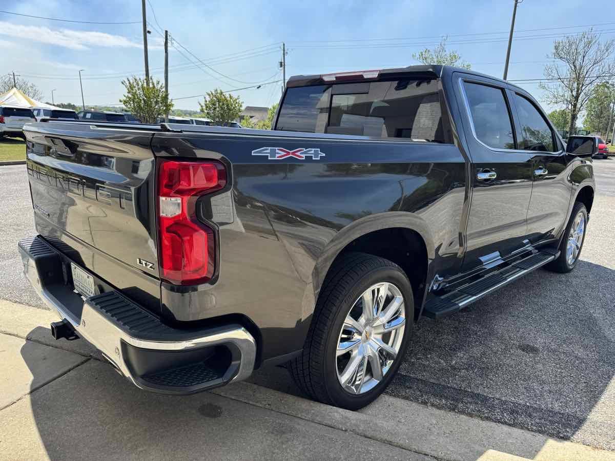 Used 2021 Chevrolet Silverado 1500 LTZ w/ LTZ Convenience Package II AWD/4WD image 7