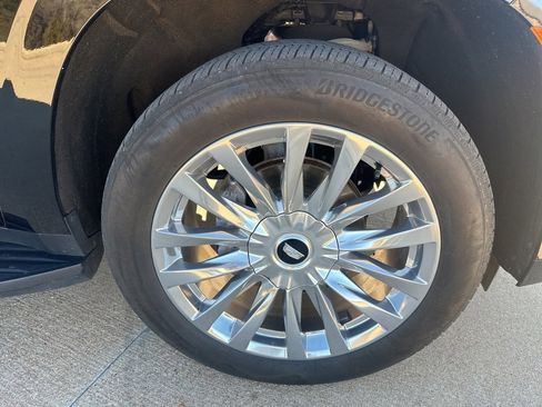 Used 2023 Cadillac Escalade ESV Premium Luxury image 12