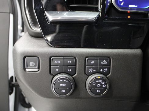 Used 2025 Chevrolet Silverado 2500 LTZ w/ Z71 Chrome Sport Edition image 18