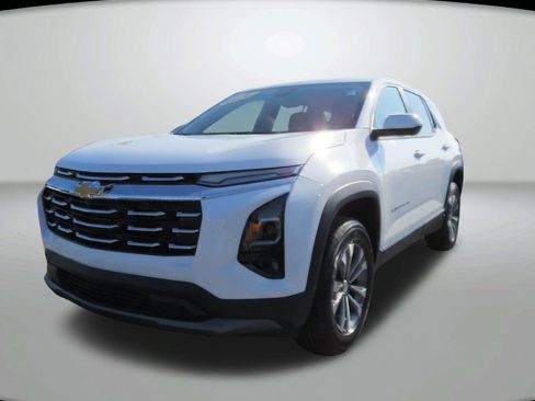 New 2026 Chevrolet Equinox LT w/ Convenience Package II FWD image 4