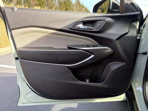 Used 2025 Chevrolet Trax ACTIV w/ Driver Confidence Package image 9