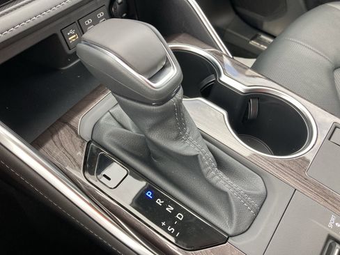 Certified 2026 Toyota Highlander Platinum image 23