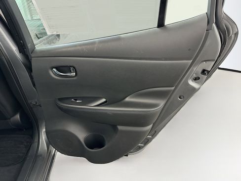 Used 2015 Nissan Leaf SL FWD image 31