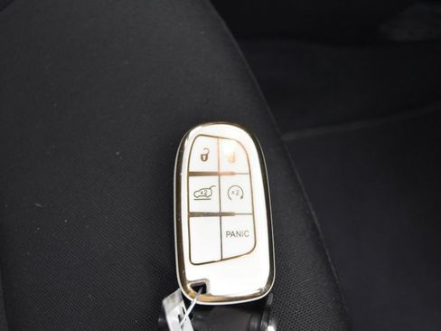 Used 2021 Jeep Renegade Latitude AWD/4WD image 28