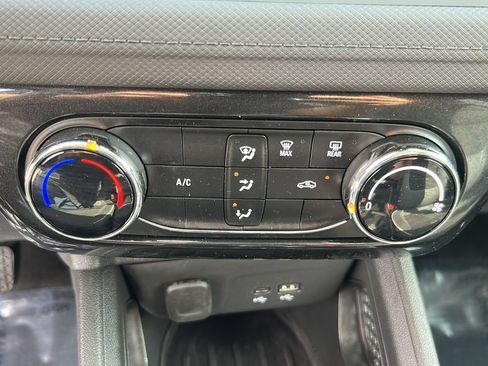 Used 2025 Chevrolet TrailBlazer LT AWD/4WD image 14