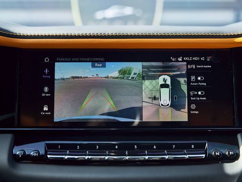 Used 2026 Rolls-Royce Cullinan image 79