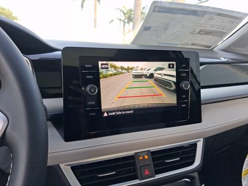 New 2026 Volkswagen Taos SE FWD image 11