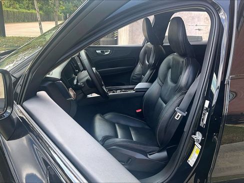 Certified 2024 Volvo XC60 B5 Ultimate w/ Protection Package Premier AWD/4WD image 31