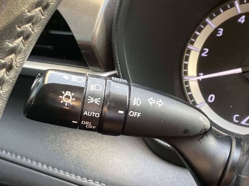 Used 2023 Toyota Highlander LE FWD image 31