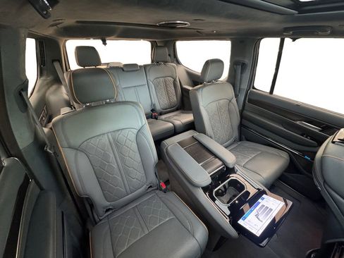 Used 2024 Jeep Grand Wagoneer Series III w/ Quick Order Packagew 28T AWD/4WD image 17