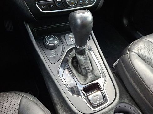 Certified 2021 Jeep Cherokee Limited image 18