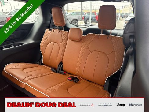 New 2026 Chrysler Pacifica Pinnacle image 30