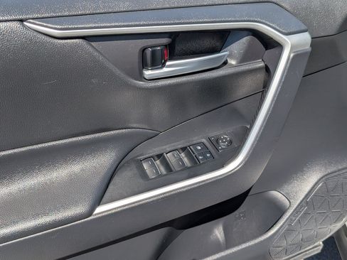 Used 2025 Toyota RAV4 XLE AWD/4WD image 15