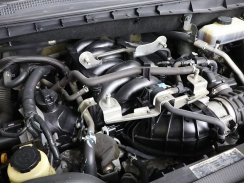 Used 2017 Nissan Titan SL image 25