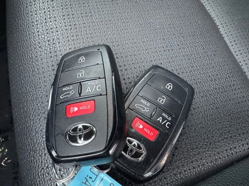 Used 2023 Toyota bZ4X AWD image 44