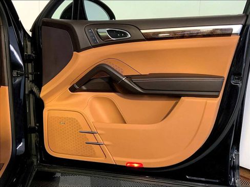 Used 2015 Porsche Cayenne Turbo image 26