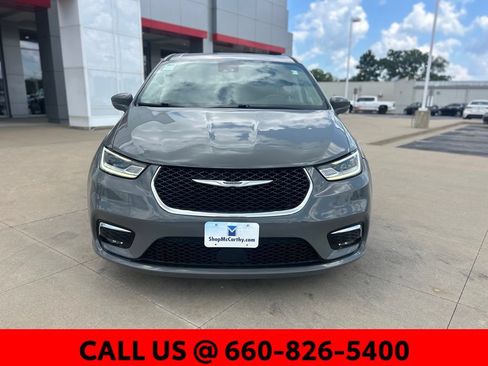 Used 2022 Chrysler Pacifica Touring-L FWD image 3