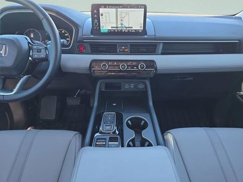 Used 2025 Honda Pilot Touring image 14