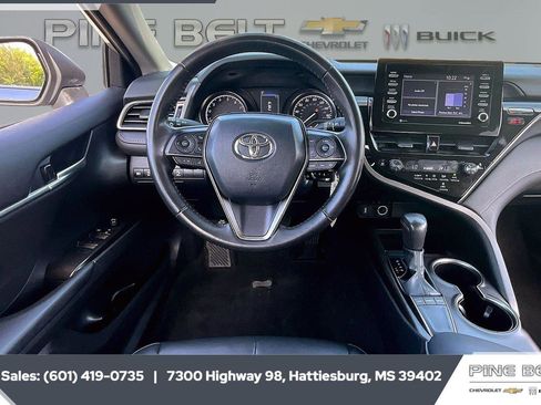 Used 2024 Toyota Camry SE image 5