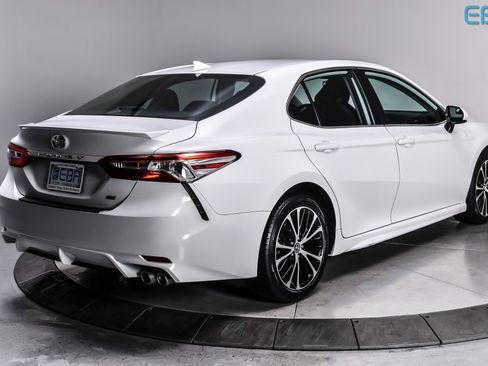 Used 2020 Toyota Camry SE image 6