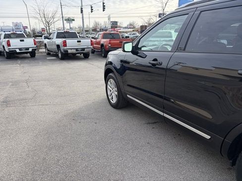 Used 2019 Ford Explorer XLT w/ Equipment Group 201A image 4