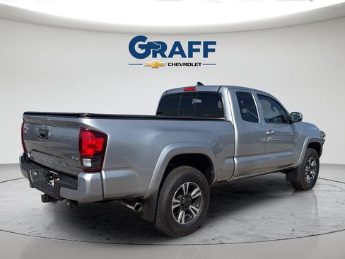 Used 2018 Toyota Tacoma TRD Sport AWD/4WD image 15