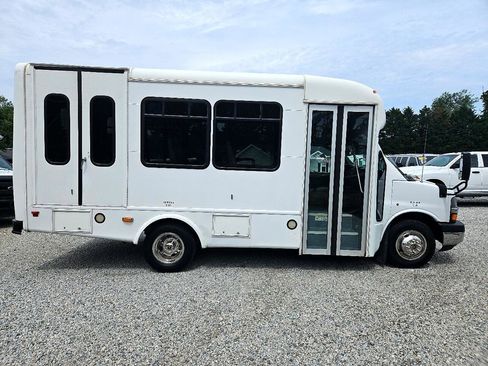 Used 2015 Chevrolet Express 3500 w/ Shuttle Bus Package image 8