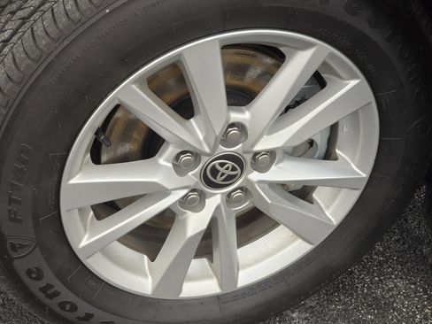 Used 2025 Toyota Camry LE image 10