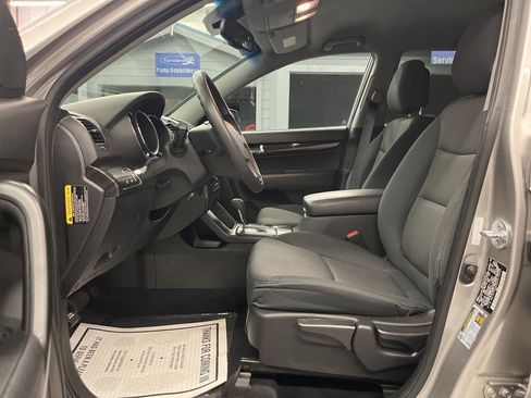 Used 2013 Kia Sorento LX w/ Convenience Pkg image 10