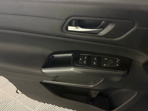 Used 2023 Nissan Pathfinder SL FWD image 23