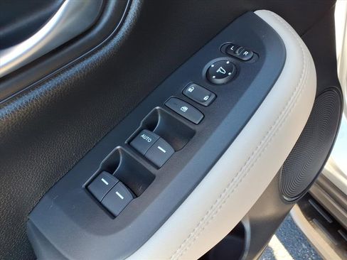 Used 2025 Honda HR-V LX image 6