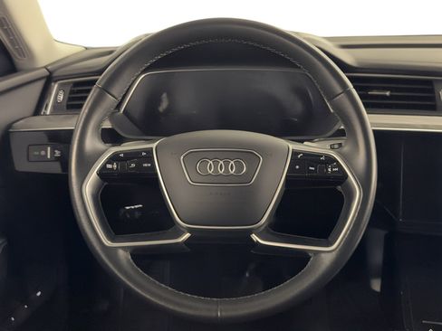 Used 2022 Audi e-tron Premium Plus w/ Premium Plus Package image 20