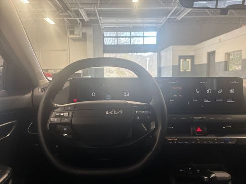Used 2025 Kia K4 LXS image 34