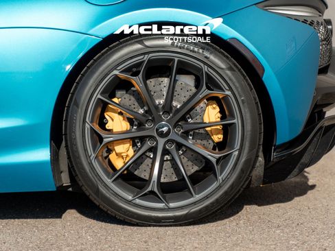 Used 2023 McLaren Artura image 19