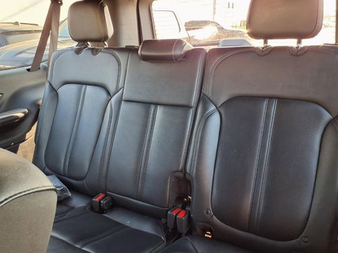 Certified 2024 Jeep Wagoneer L Series III w/ Flexible Seating Group image 8