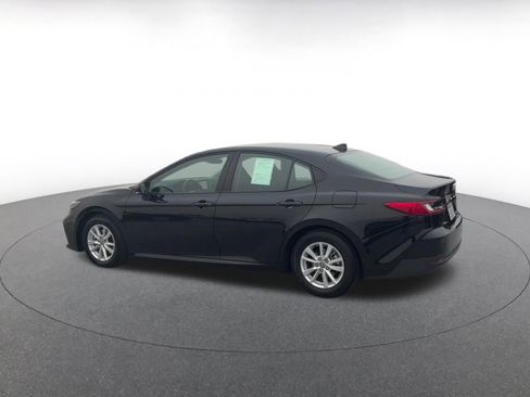Used 2025 Toyota Camry LE image 10