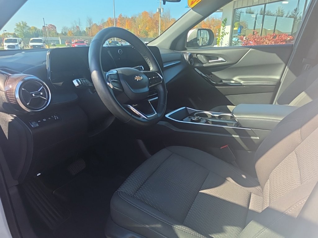 Used 2026 Chevrolet Equinox LT AWD/4WD image 19