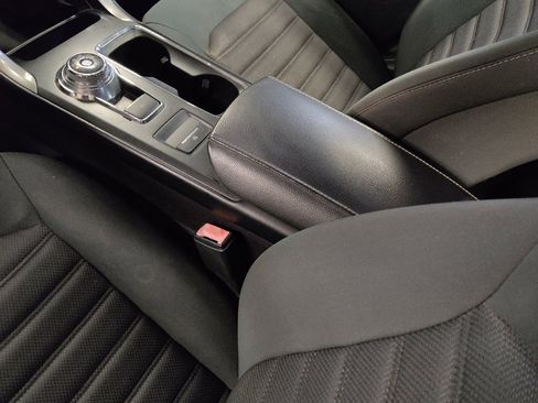 Used 2018 Ford Fusion SE w/ Fusion SE Technology Package FWD image 26