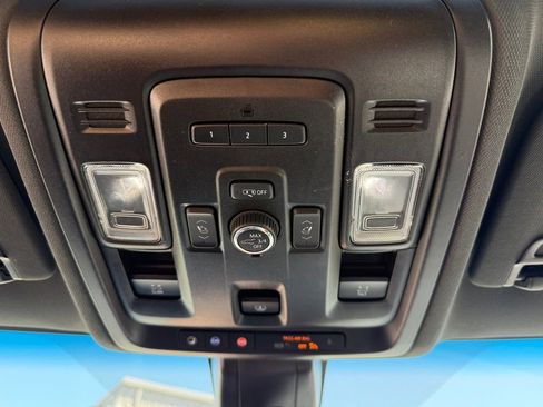 Used 2021 Chevrolet Tahoe Z71 w/ Z71 Off-Road Package AWD/4WD image 15