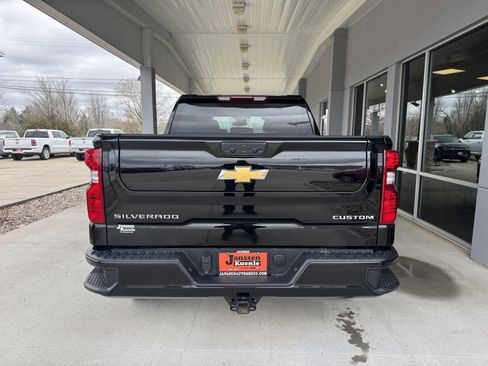 Used 2025 Chevrolet Silverado 1500 Custom image 6