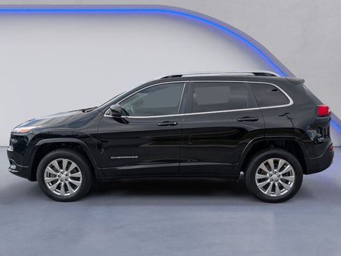 Used 2017 Jeep Cherokee Overland w/ Technology Group AWD/4WD image 6