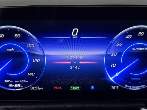 Used 2024 Mercedes-Benz EQB 300 4MATIC image 27