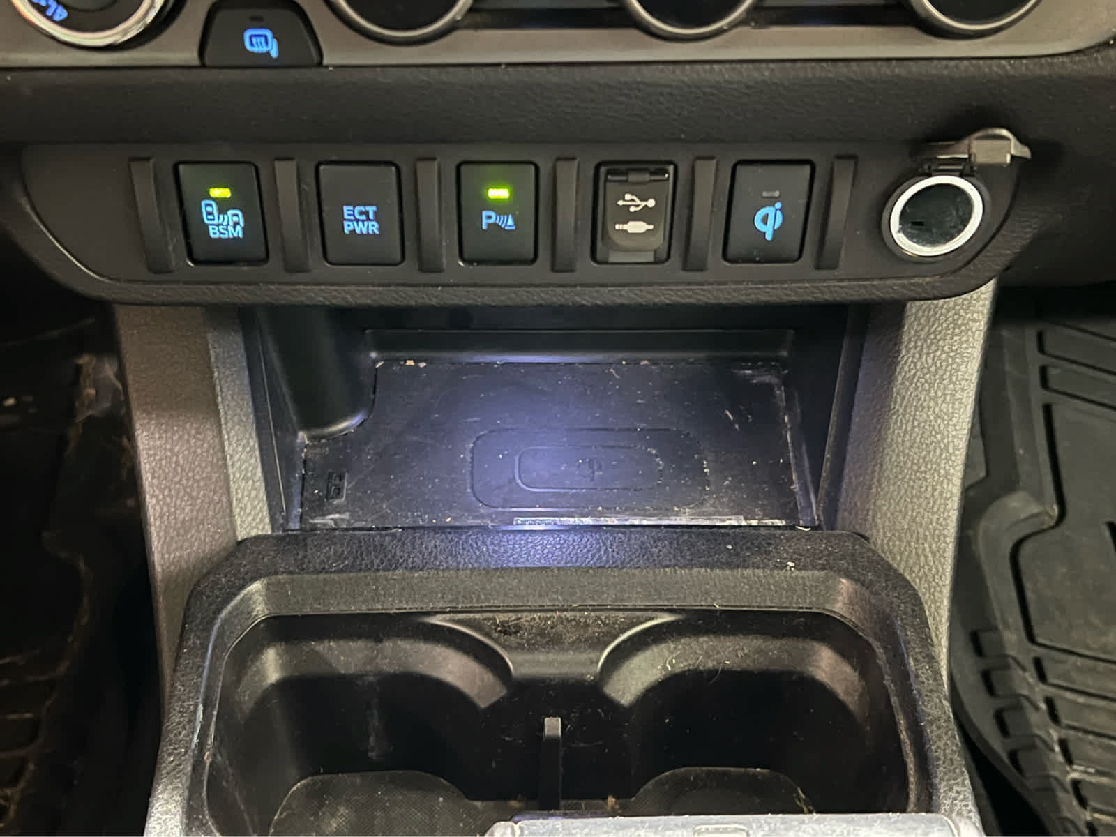 Used 2017 Toyota Tacoma TRD Sport AWD/4WD image 16
