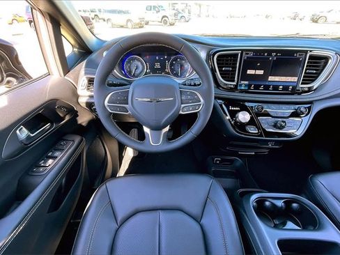 New 2026 Chrysler Pacifica Select image 21