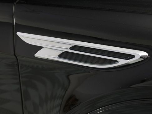 Certified 2023 Bentley Bentayga Extended Wheelbase image 16