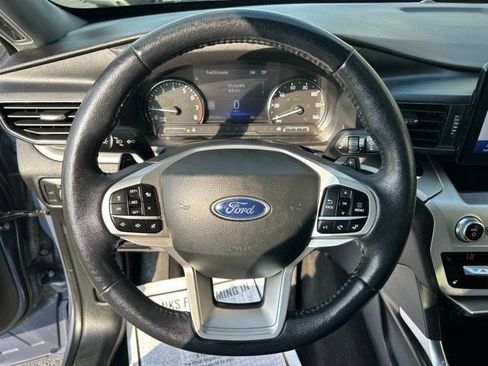 Used 2021 Ford Explorer XLT w/ Equipment Group 202A AWD/4WD image 14