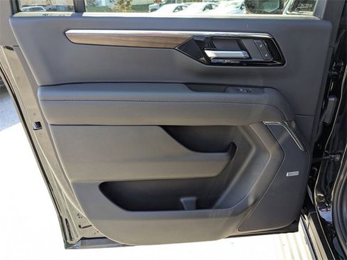 New 2026 Chevrolet Suburban High Country image 32