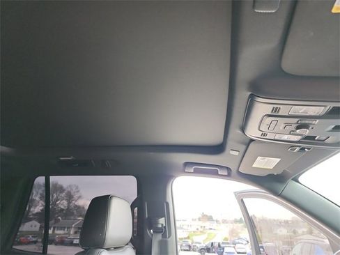 Used 2021 Chevrolet Tahoe LT w/ LT Signature Package image 17