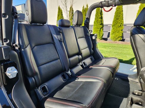 Used 2022 Jeep Gladiator Rubicon w/ Trailer Tow Package image 10