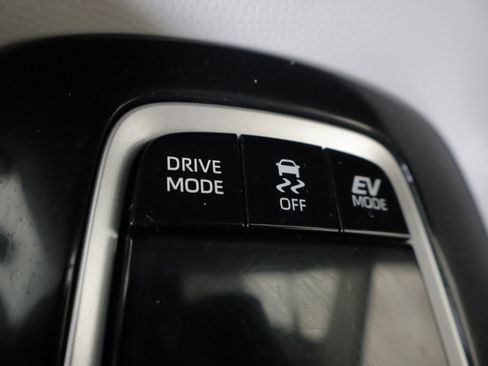 Used 2025 Toyota Corolla LE w/ LE Premium Package FWD image 17